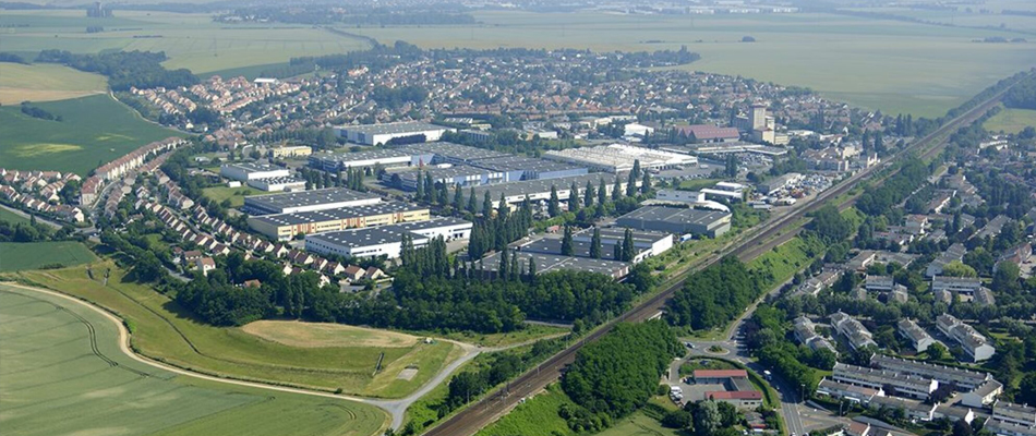 Image en deux parties de la ville de Louvres